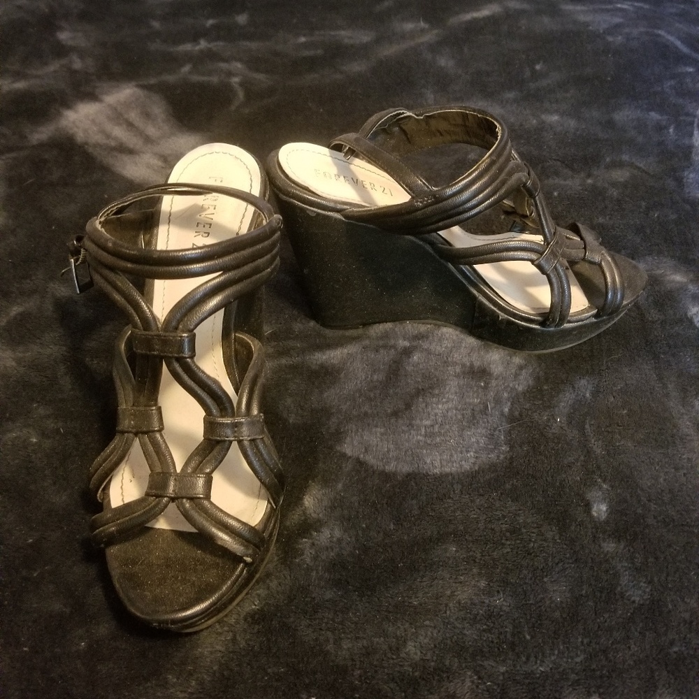 Black wedges